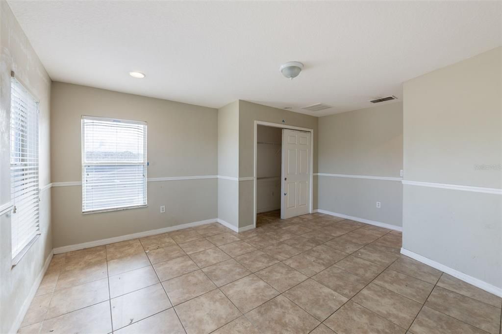 For Sale: $475,000 (5 beds, 3 baths, 3189 Square Feet)