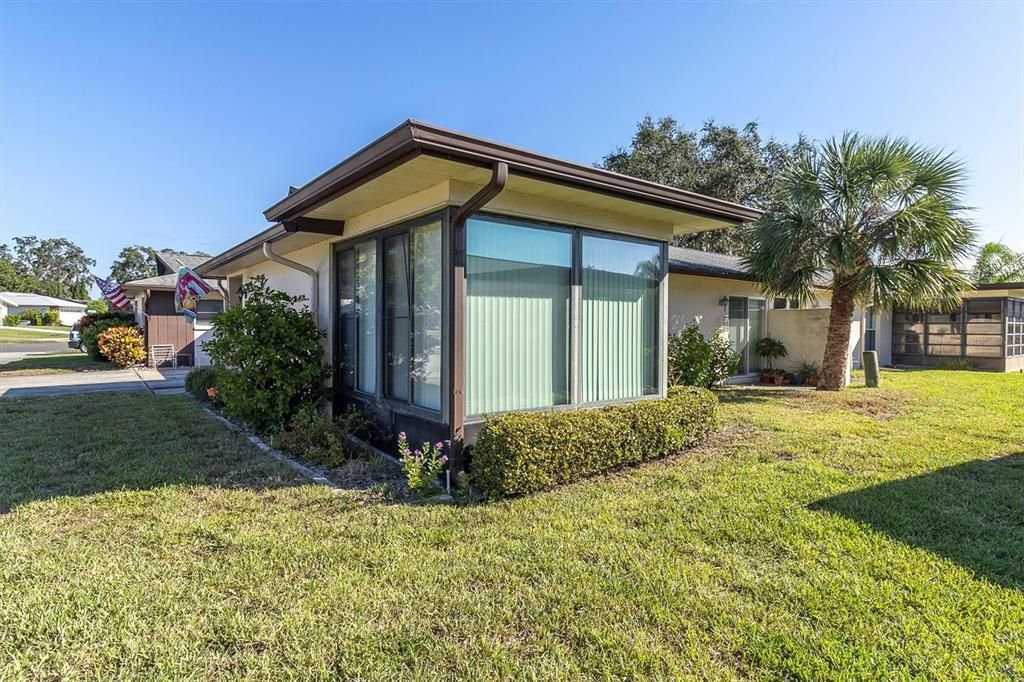 For Sale: $185,000 (1 beds, 1 baths, 814 Square Feet)