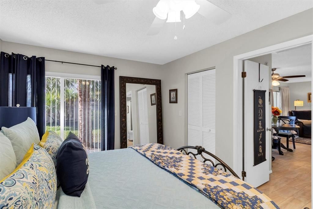 For Sale: $185,000 (1 beds, 1 baths, 814 Square Feet)