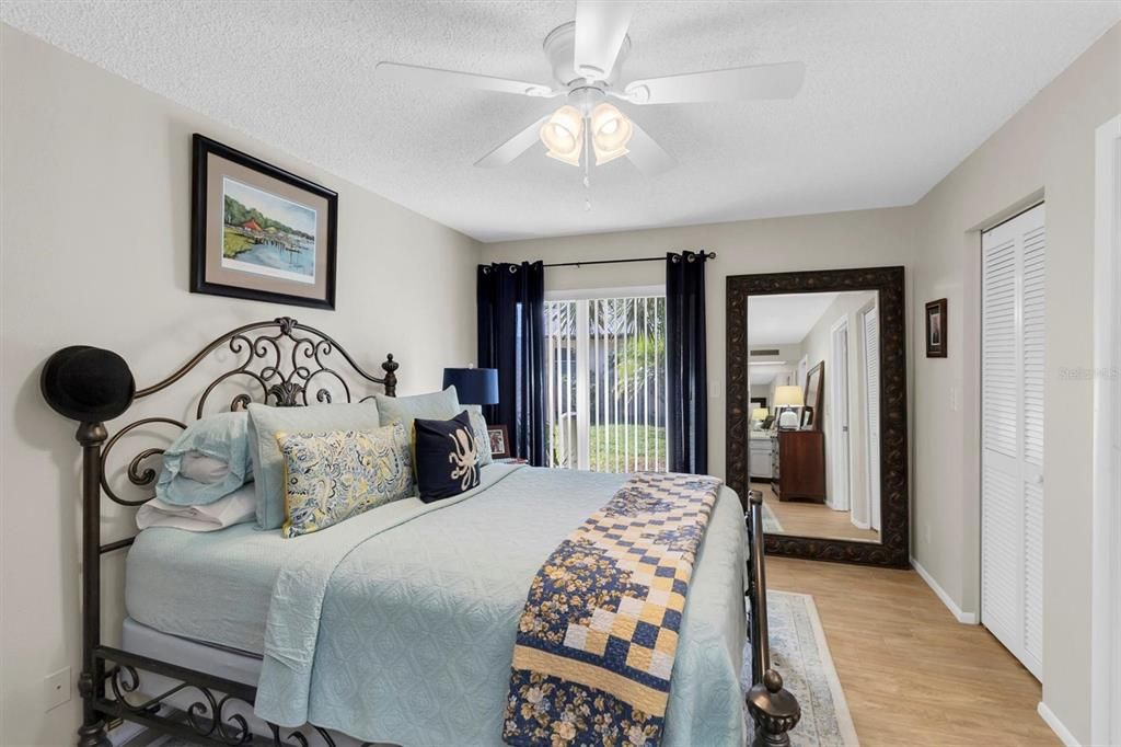 For Sale: $185,000 (1 beds, 1 baths, 814 Square Feet)