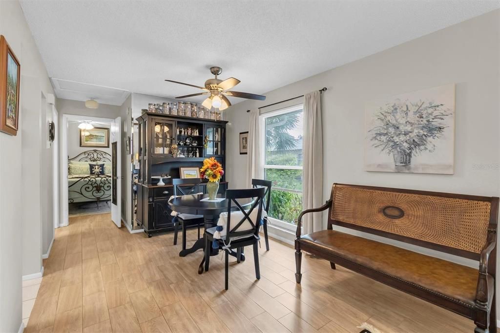 For Sale: $185,000 (1 beds, 1 baths, 814 Square Feet)