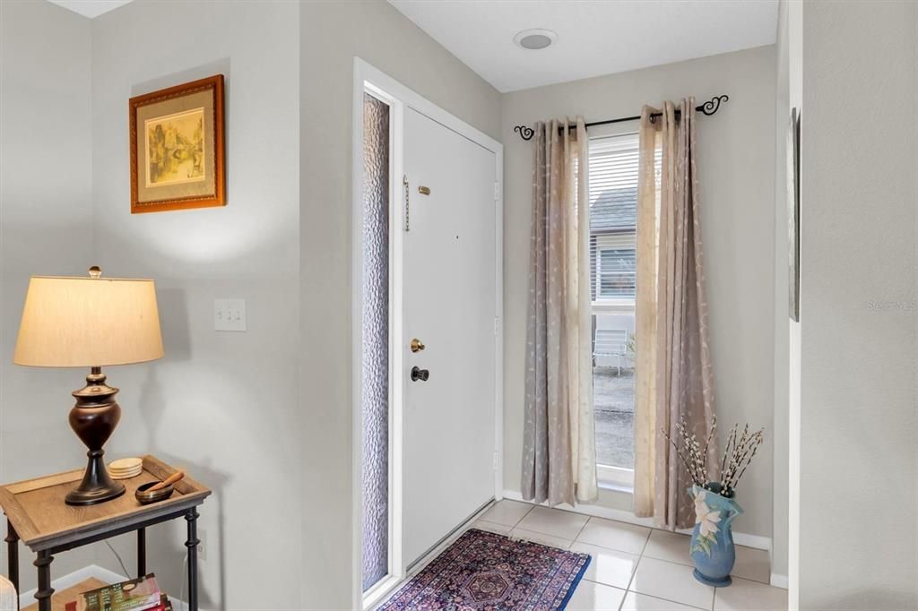 For Sale: $185,000 (1 beds, 1 baths, 814 Square Feet)