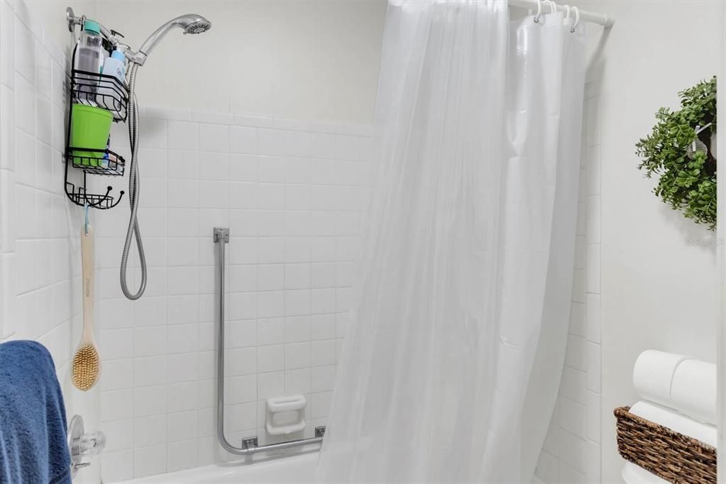 For Sale: $185,000 (1 beds, 1 baths, 814 Square Feet)