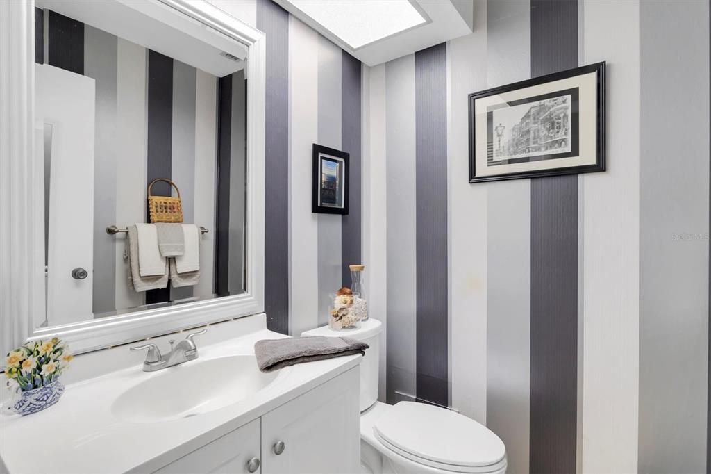 For Sale: $185,000 (1 beds, 1 baths, 814 Square Feet)