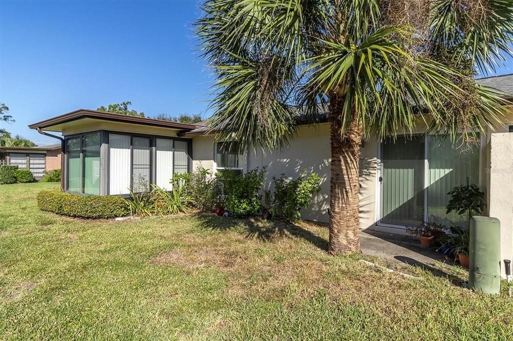 For Sale: $185,000 (1 beds, 1 baths, 814 Square Feet)