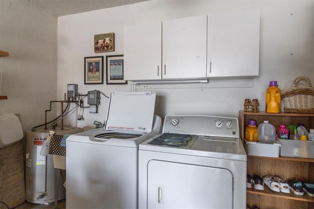 For Sale: $185,000 (1 beds, 1 baths, 814 Square Feet)