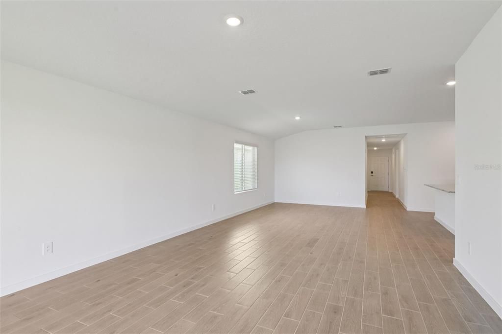 На продажу: $364,990 (4 спален, 3 ванн, 1842 Квадратных фут)