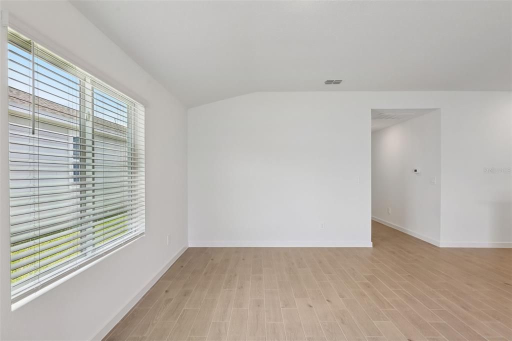 На продажу: $364,990 (4 спален, 3 ванн, 1842 Квадратных фут)