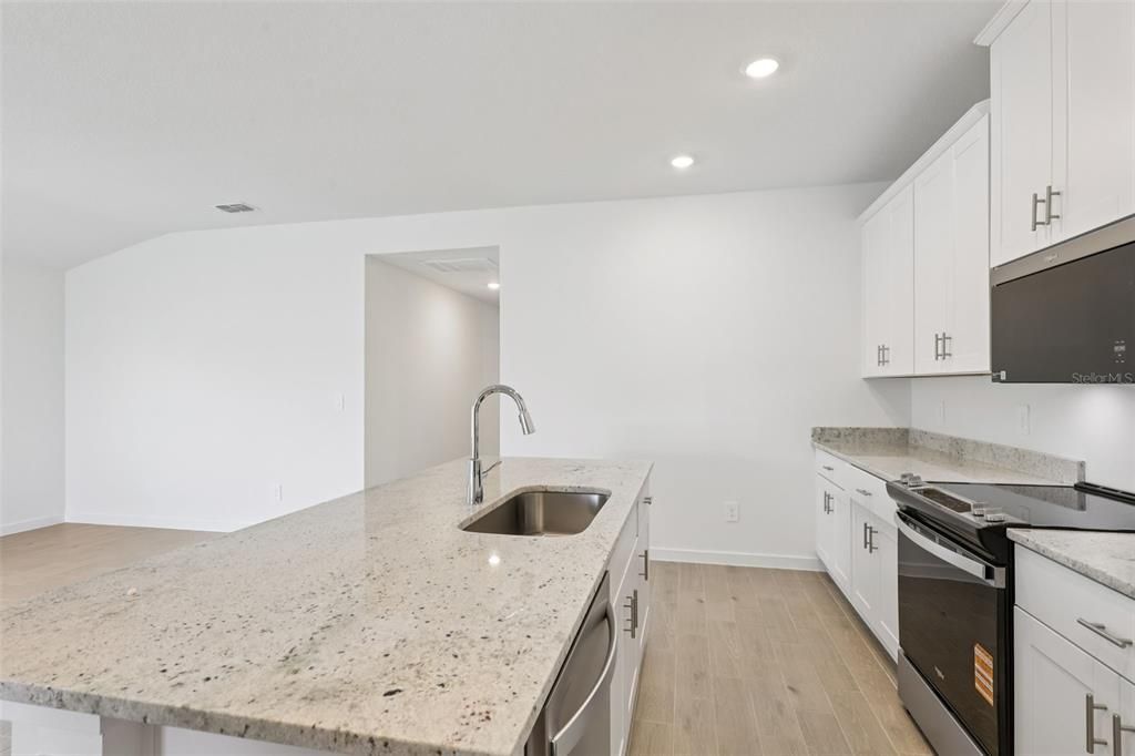 На продажу: $364,990 (4 спален, 3 ванн, 1842 Квадратных фут)