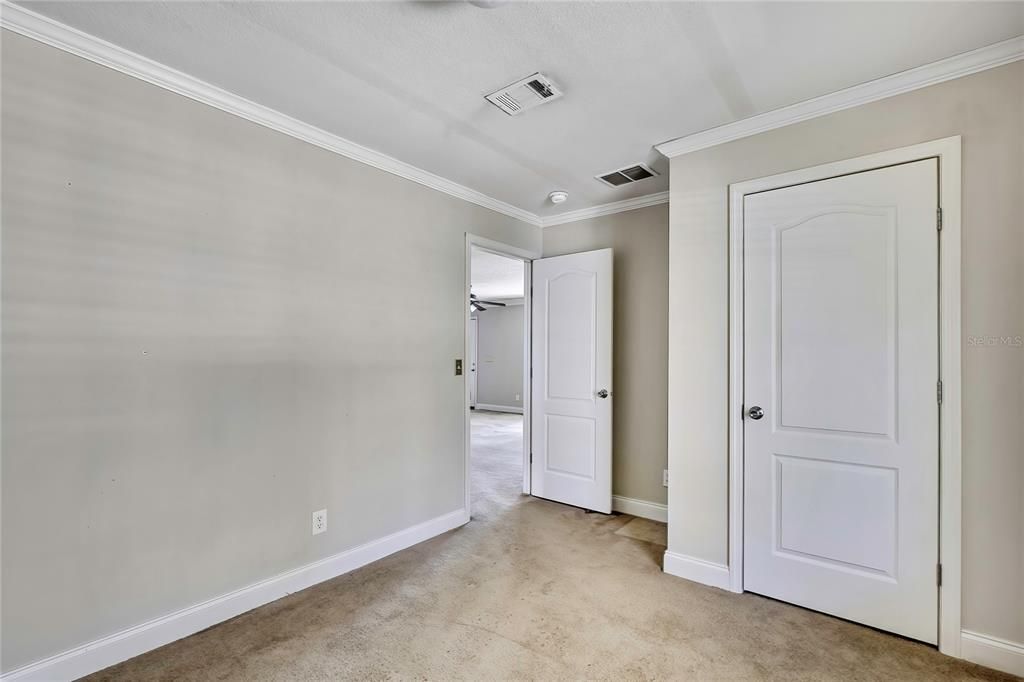 Active With Contract: $199,900 (3 beds, 2 baths, 1269 Square Feet)