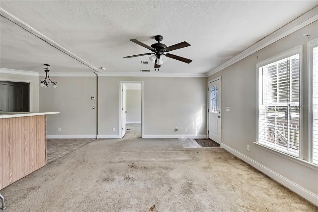 Active With Contract: $199,900 (3 beds, 2 baths, 1269 Square Feet)