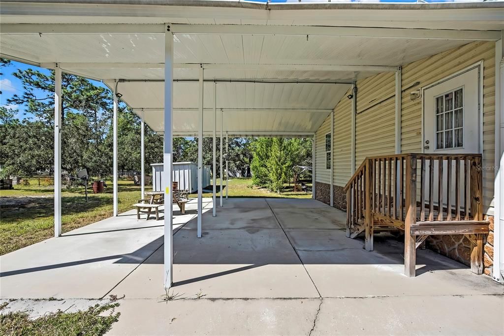 Active With Contract: $199,900 (3 beds, 2 baths, 1269 Square Feet)