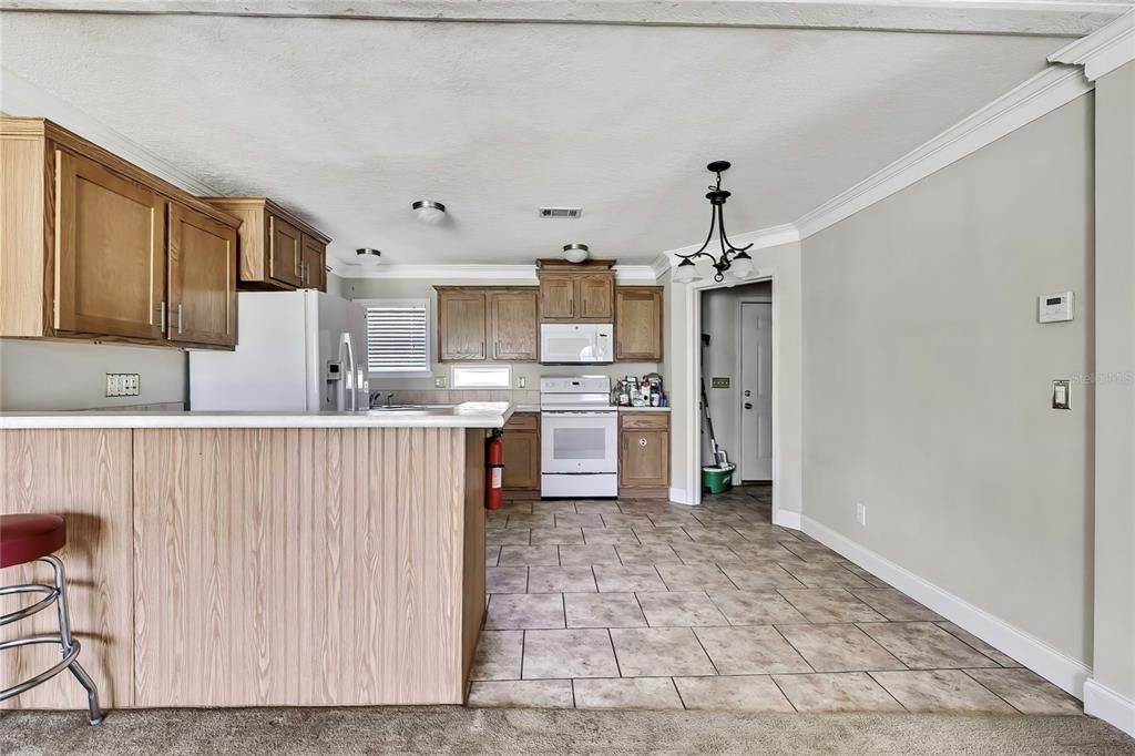 Active With Contract: $199,900 (3 beds, 2 baths, 1269 Square Feet)