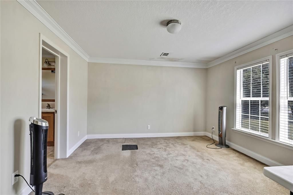 Active With Contract: $199,900 (3 beds, 2 baths, 1269 Square Feet)