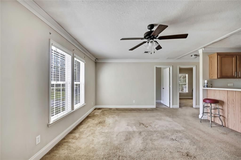 Active With Contract: $199,900 (3 beds, 2 baths, 1269 Square Feet)