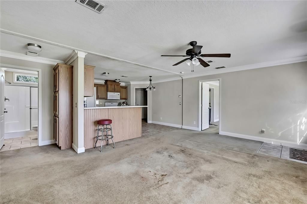 Active With Contract: $199,900 (3 beds, 2 baths, 1269 Square Feet)