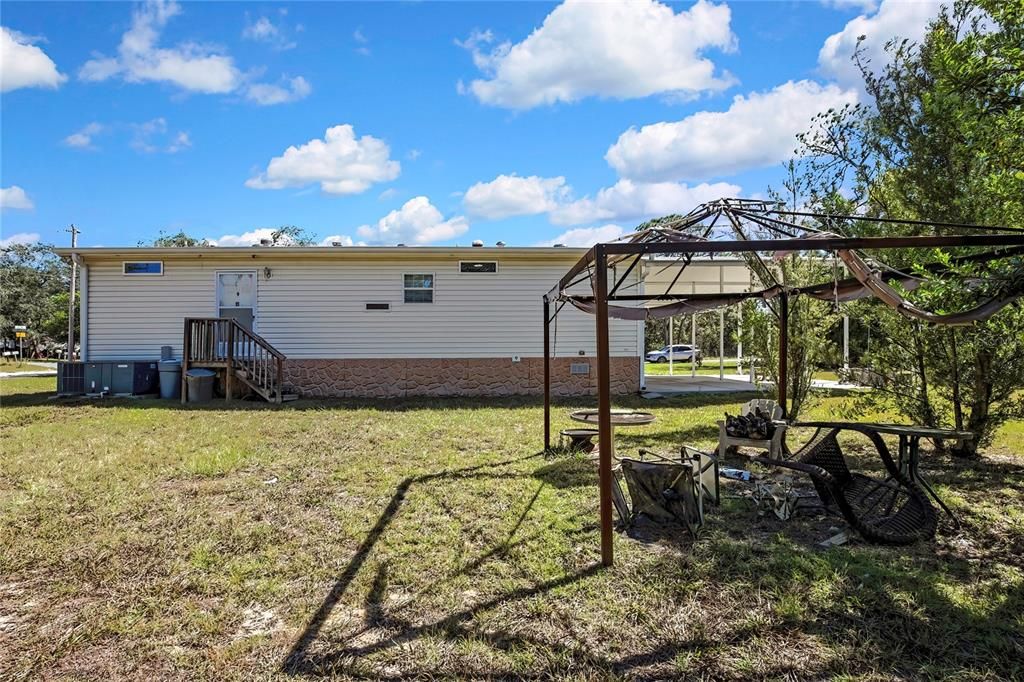 Active With Contract: $199,900 (3 beds, 2 baths, 1269 Square Feet)