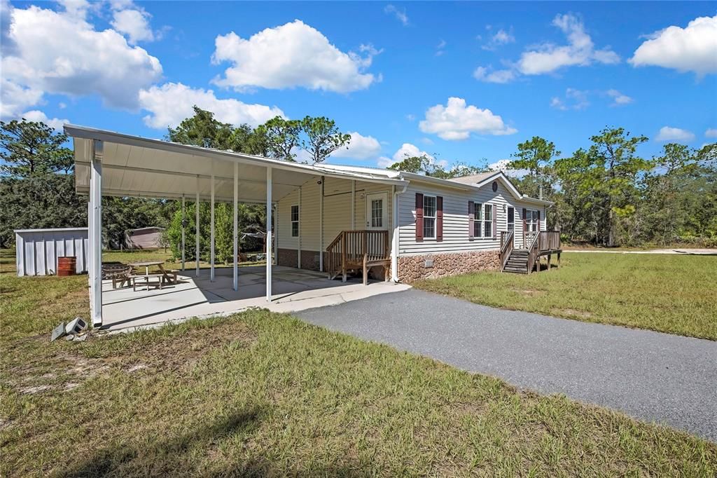 Active With Contract: $199,900 (3 beds, 2 baths, 1269 Square Feet)