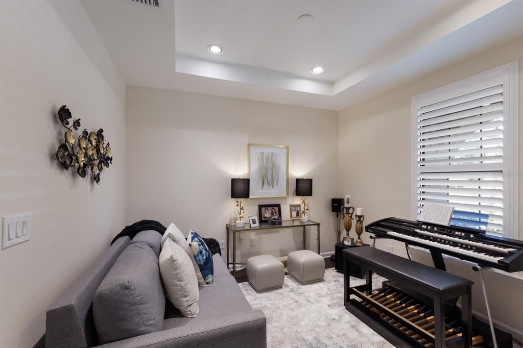 待售: $699,000 (2 贝兹, 2 浴室, 1972 平方英尺)