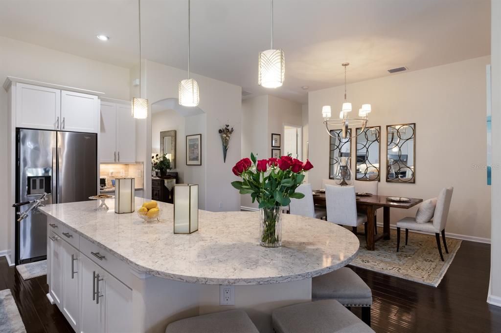 待售: $699,000 (2 贝兹, 2 浴室, 1972 平方英尺)