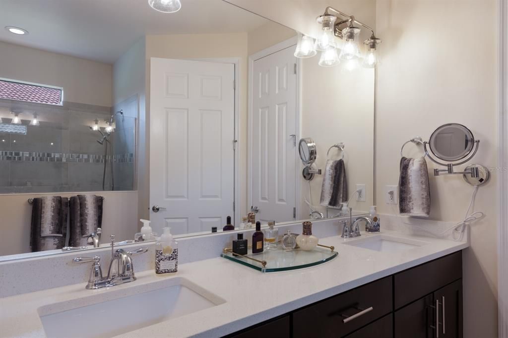 待售: $699,000 (2 贝兹, 2 浴室, 1972 平方英尺)