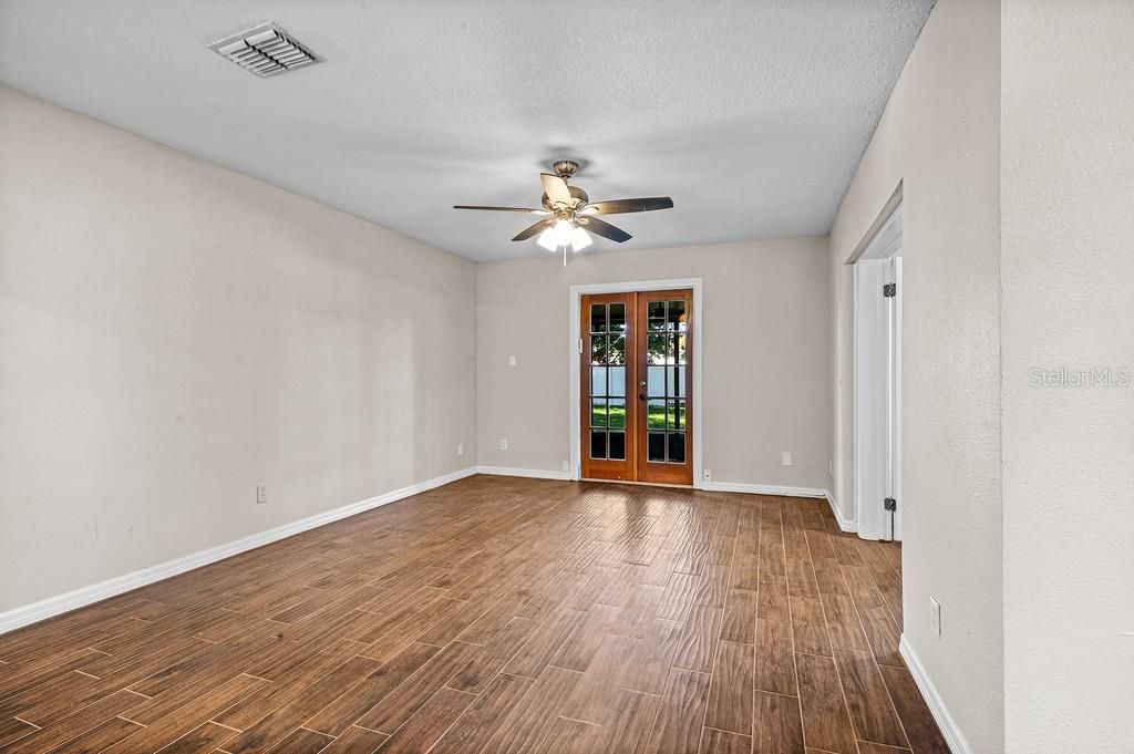 For Sale: $449,000 (4 beds, 2 baths, 1781 Square Feet)