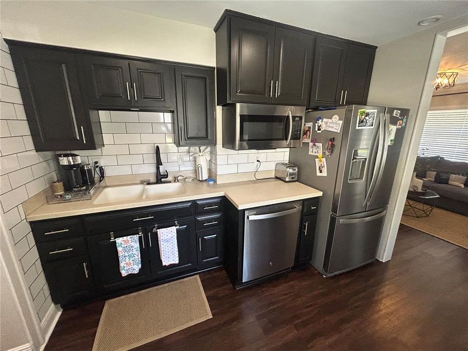 Под контрактом: $3,250 (3 спален, 2 ванн, 1656 Квадратных фут)