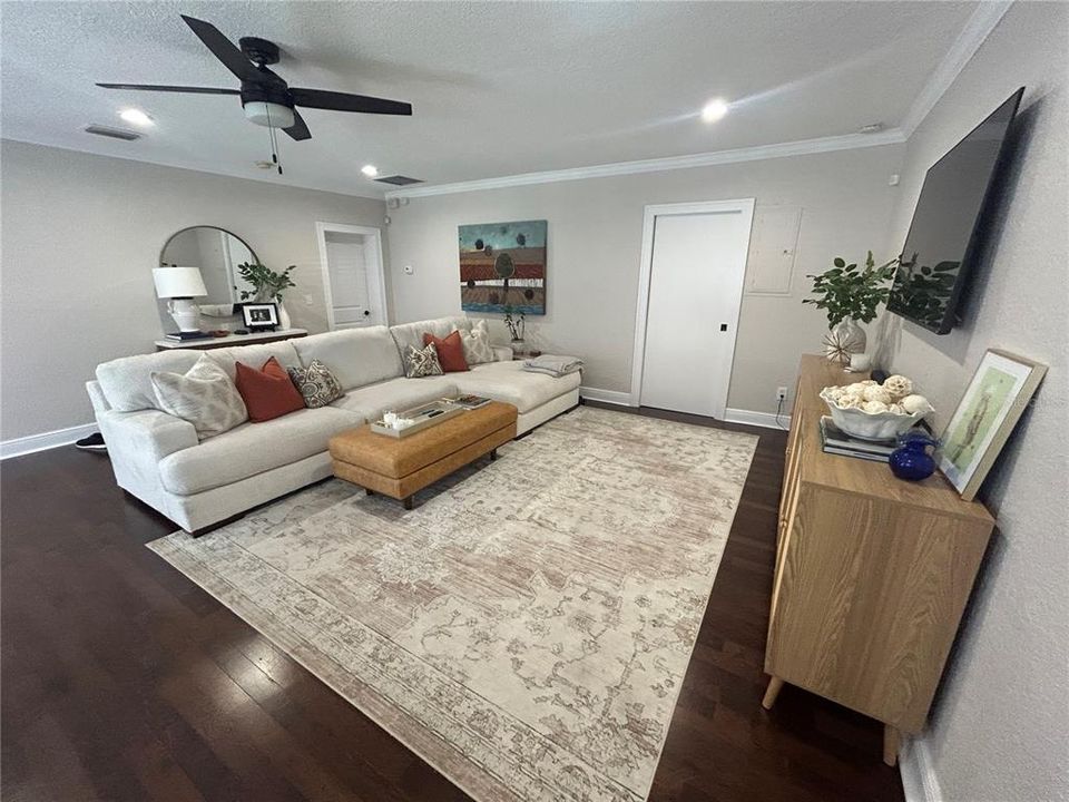 Под контрактом: $3,250 (3 спален, 2 ванн, 1656 Квадратных фут)