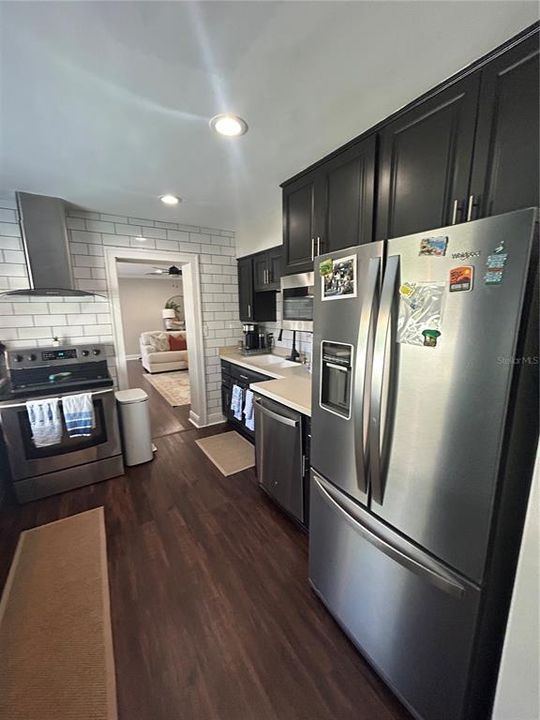 Под контрактом: $3,250 (3 спален, 2 ванн, 1656 Квадратных фут)