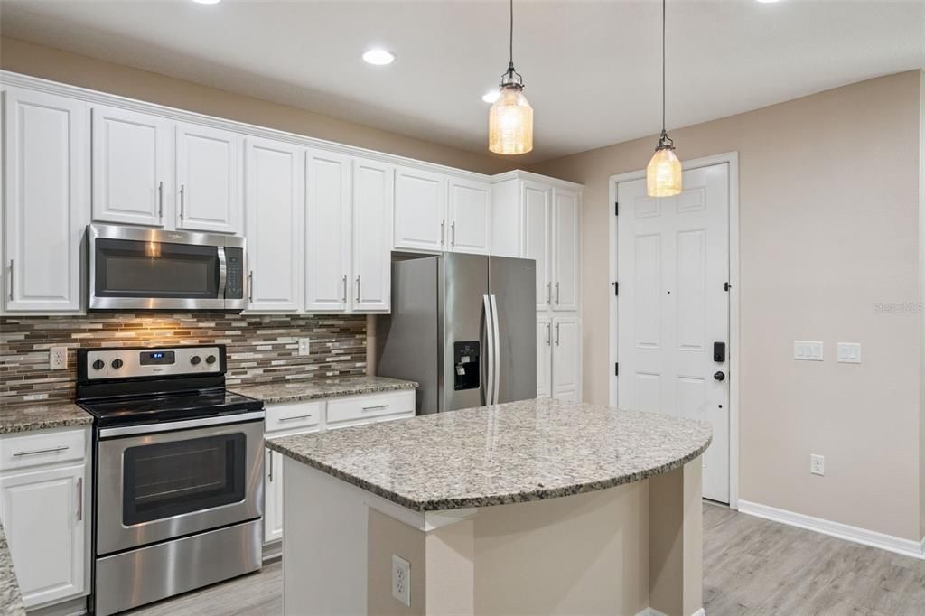 For Sale: $375,000 (2 beds, 2 baths, 1607 Square Feet)