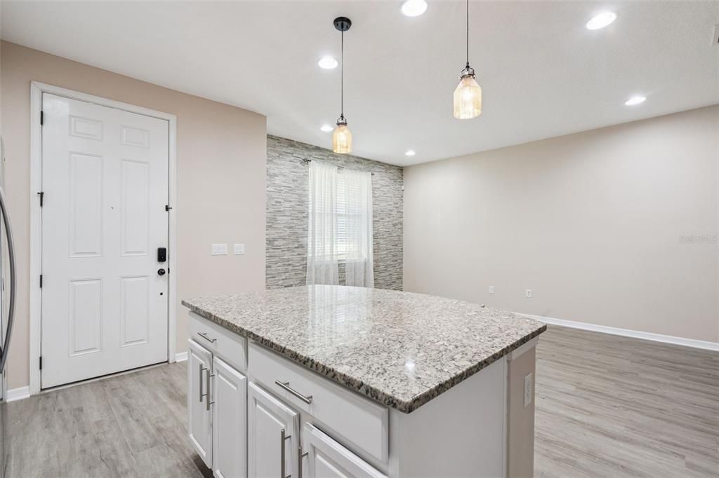 For Sale: $375,000 (2 beds, 2 baths, 1607 Square Feet)