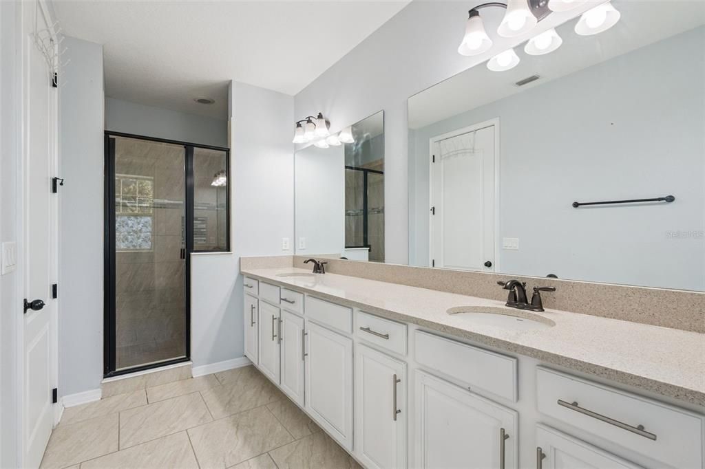 For Sale: $375,000 (2 beds, 2 baths, 1607 Square Feet)