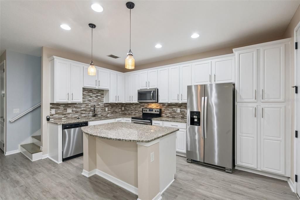 For Sale: $375,000 (2 beds, 2 baths, 1607 Square Feet)