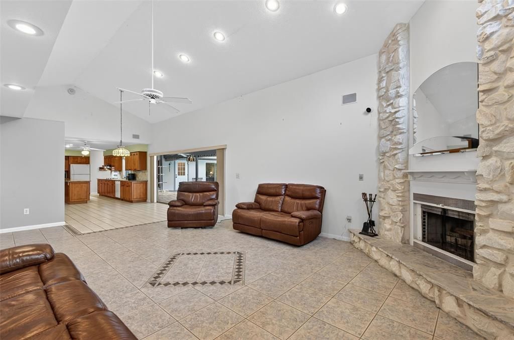 Active With Contract: $395,000 (3 beds, 3 baths, 2291 Square Feet)