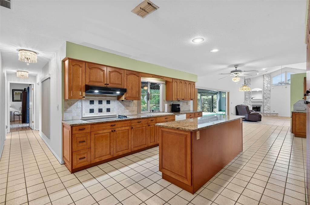 Active With Contract: $395,000 (3 beds, 3 baths, 2291 Square Feet)