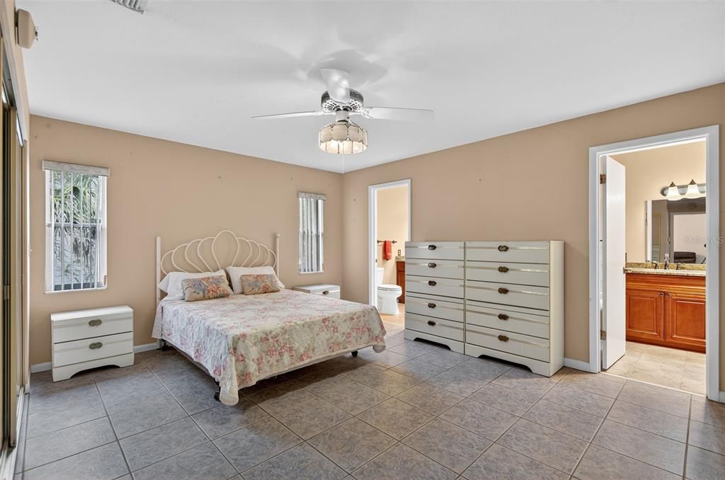 Active With Contract: $395,000 (3 beds, 3 baths, 2291 Square Feet)