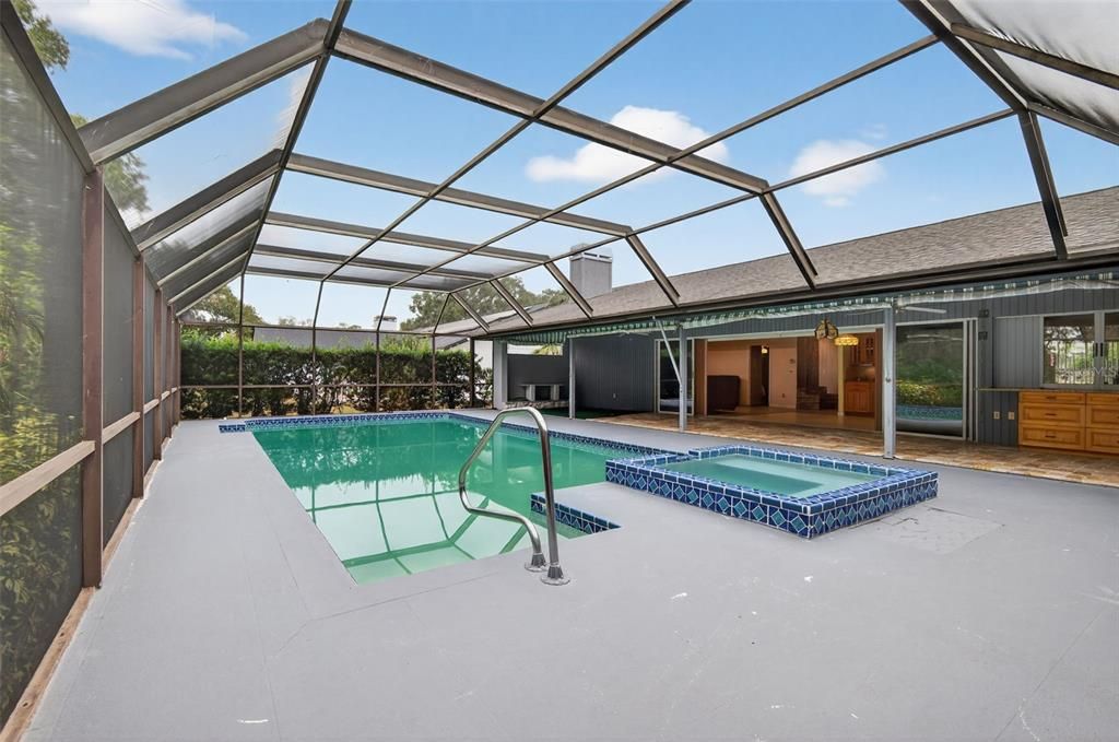 Active With Contract: $395,000 (3 beds, 3 baths, 2291 Square Feet)