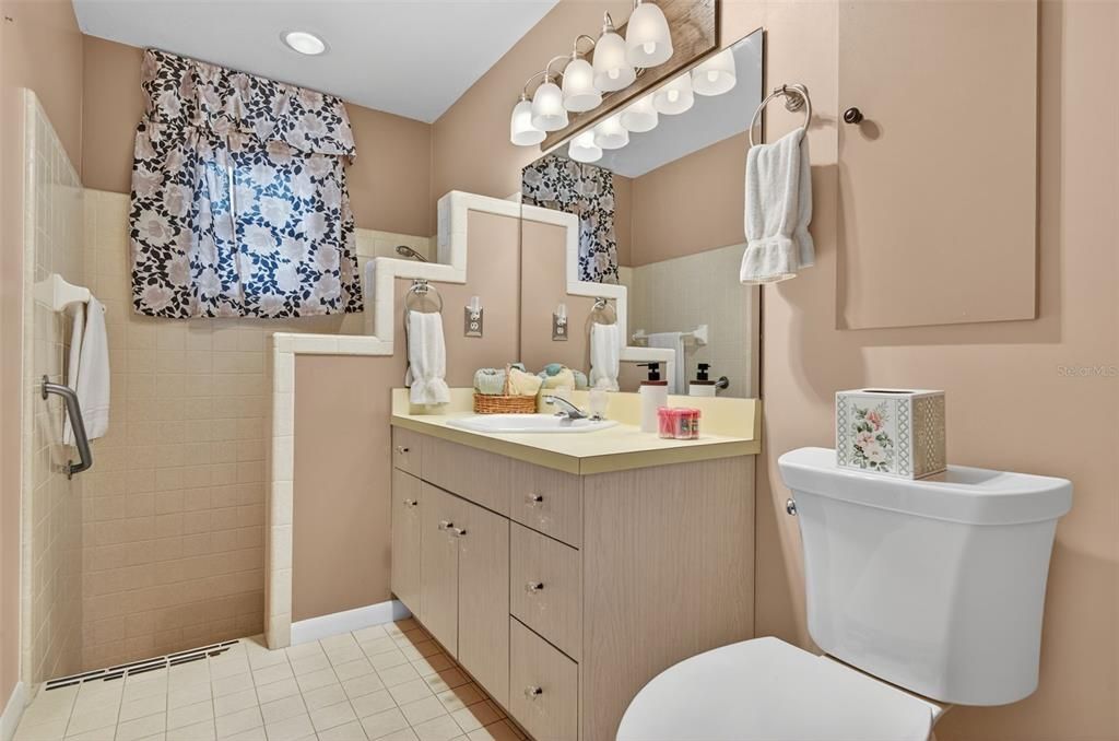 Active With Contract: $395,000 (3 beds, 3 baths, 2291 Square Feet)