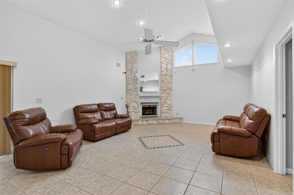 Active With Contract: $395,000 (3 beds, 3 baths, 2291 Square Feet)