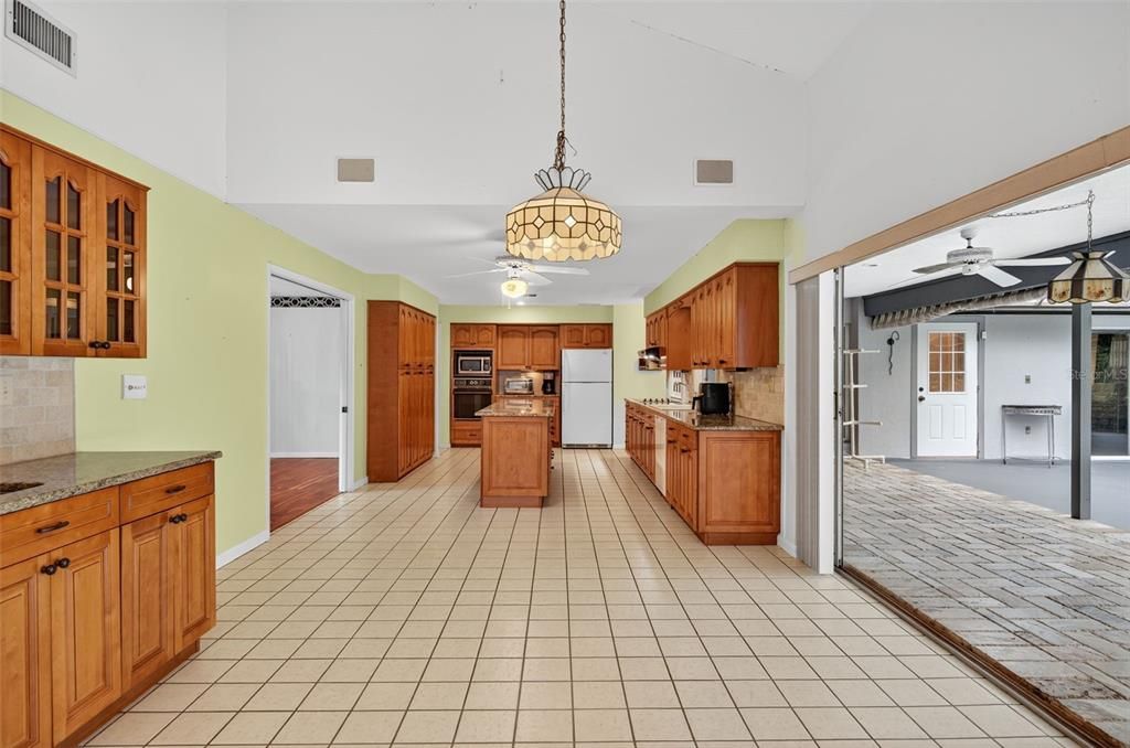 Active With Contract: $395,000 (3 beds, 3 baths, 2291 Square Feet)