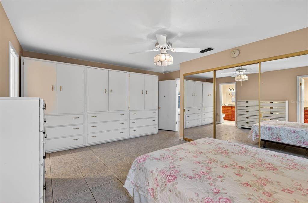 Active With Contract: $395,000 (3 beds, 3 baths, 2291 Square Feet)