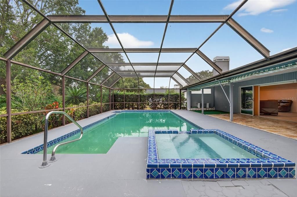 Active With Contract: $395,000 (3 beds, 3 baths, 2291 Square Feet)