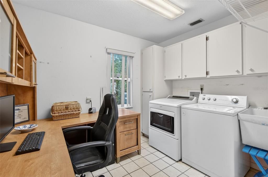 Active With Contract: $395,000 (3 beds, 3 baths, 2291 Square Feet)