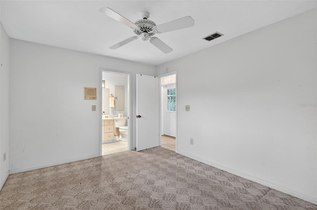 Active With Contract: $395,000 (3 beds, 3 baths, 2291 Square Feet)