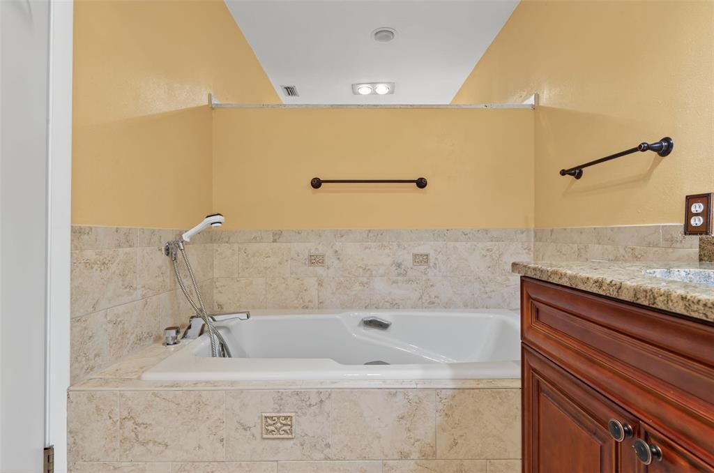 Active With Contract: $395,000 (3 beds, 3 baths, 2291 Square Feet)