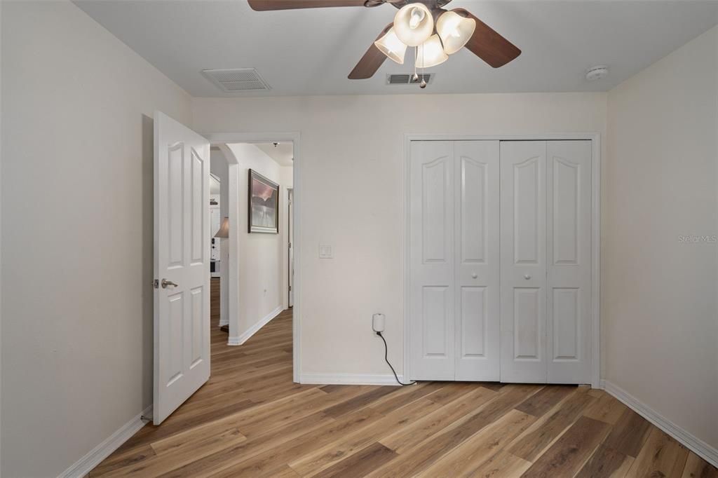 Под контрактом: $400,000 (3 спален, 2 ванн, 1998 Квадратных фут)