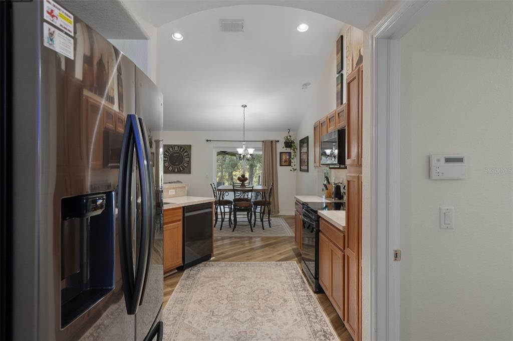 Под контрактом: $400,000 (3 спален, 2 ванн, 1998 Квадратных фут)