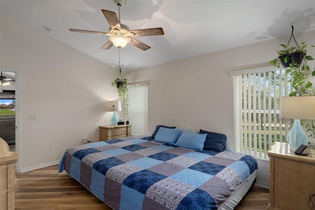 Под контрактом: $400,000 (3 спален, 2 ванн, 1998 Квадратных фут)