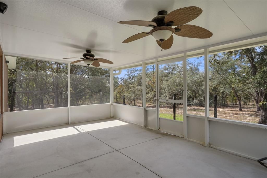 Под контрактом: $400,000 (3 спален, 2 ванн, 1998 Квадратных фут)