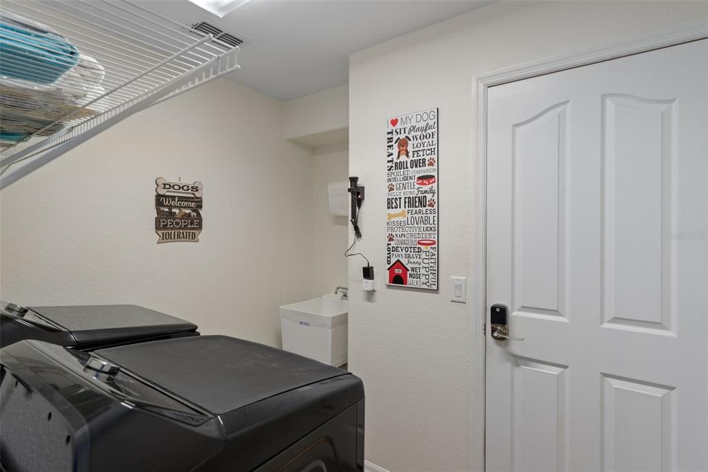 Под контрактом: $400,000 (3 спален, 2 ванн, 1998 Квадратных фут)